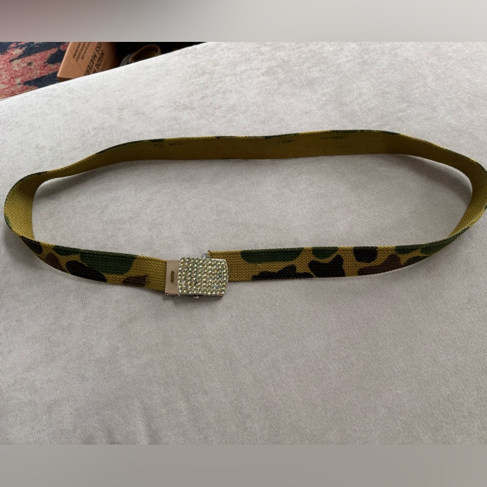 Camouflage woman’s belt with sparkly buckle